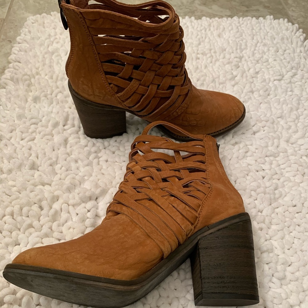 *SOLD* Free People wedges